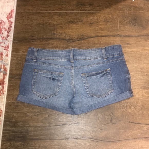 Bluenotes Short Shorts - Picture 2 of 6